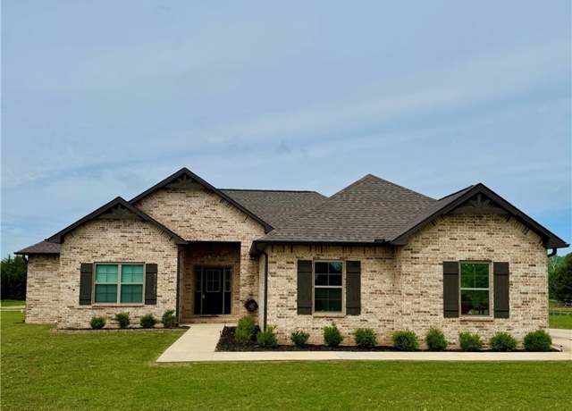 Property at 477387 E 1090 Rd, Roland, OK 74954, 3 beds, 2 baths