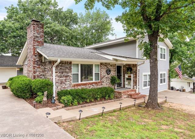 Property at 1005 S Oak St, Greenwood, AR 72936, 4 beds, 3 baths