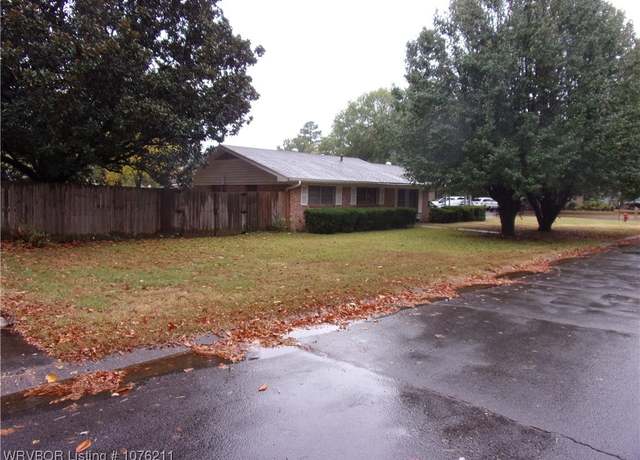 Property at 2103 Independence Ave, Conway, AR 72034, 3 beds, 2 baths