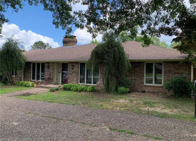 Property at 2411 46th St, Fort Smith, AR 72903, 3 beds, 2.5 baths