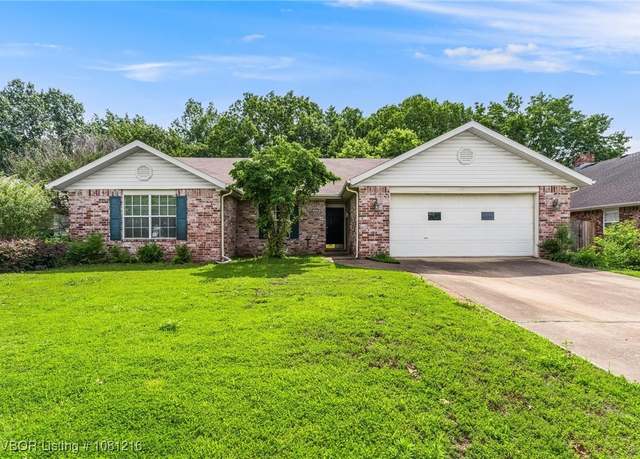 Property at 1843 Amelia Ln, Springdale, AR 72762, 4 beds, 2 baths