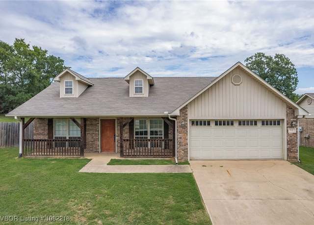 Property at 84 Spruce St, Greenwood, AR 72936, 3 beds, 2 baths