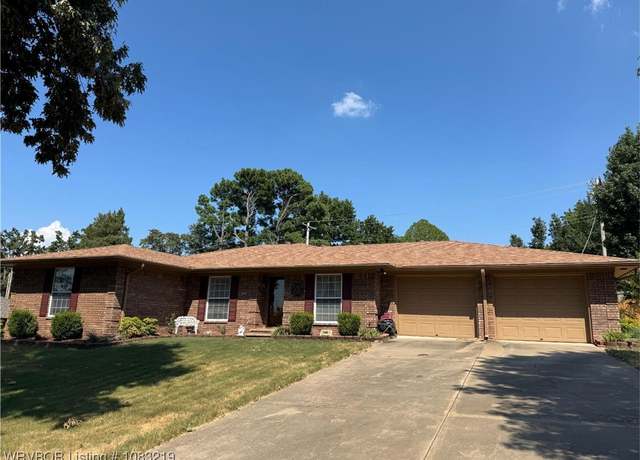 Property at 1400 9th St, Van Buren, AR 72956, 3 beds, 2 baths