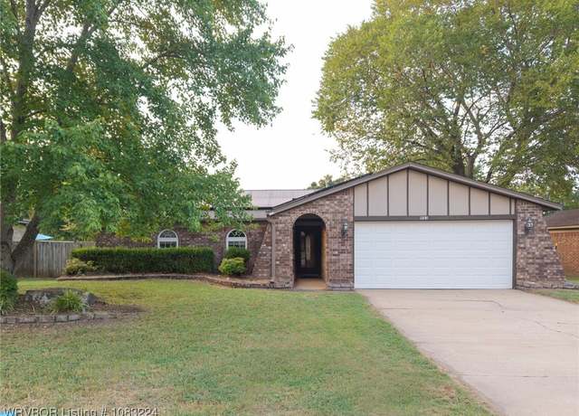 Property at 9123 Skypark Dr, Fort Smith, AR 72903, 3 beds, 2 baths