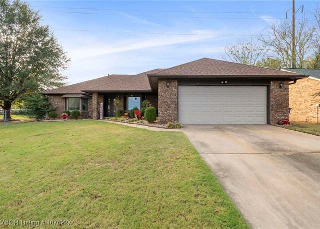 Property at 2505 Pine Ln, Barling, AR 72923, 3 beds, 2 baths