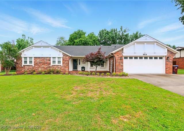 Property at 9010 Skypark Dr, Fort Smith, AR 72903, 4 beds, 2 baths
