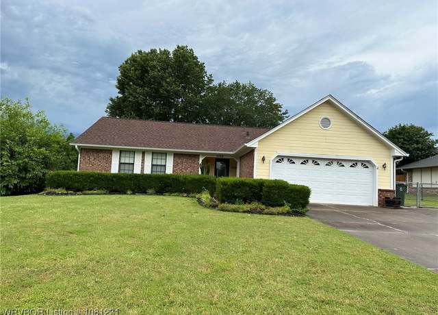 Property at 5108 S 94 St, Fort Smith, AR 72903, 3 beds, 2 baths
