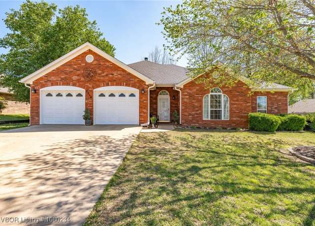 Property at 2710 E King Ave, Sallisaw, OK 74955, 4 beds, 2 baths