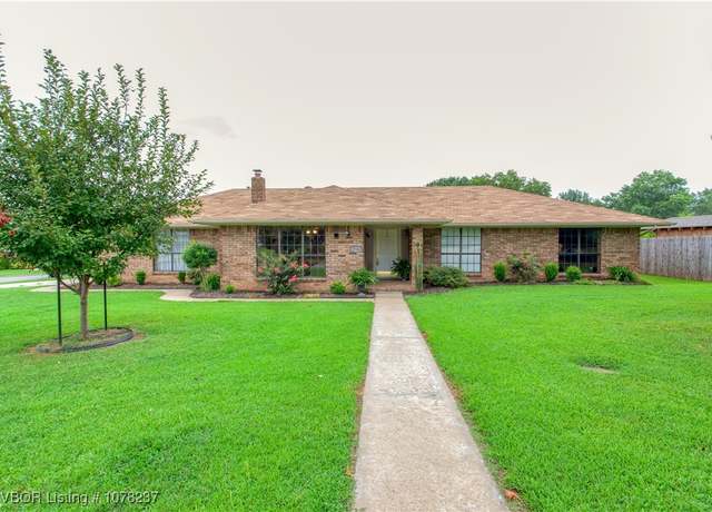 Property at 2706 Whitney Dr, Ozark, AR 72949, 3 beds, 2.5 baths