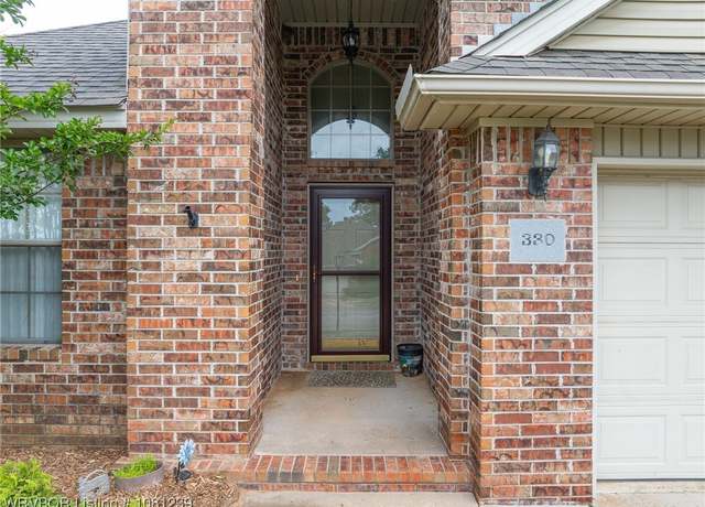 Property at 330 Northridge Dr, Van Buren, AR 72956, 3 beds, 2 baths