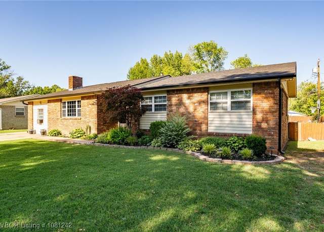 Property at 8005 Hermitage Dr, Fort Smith, AR 72908, 4 beds, 2 baths