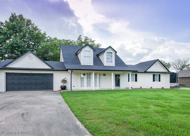 Property at 715 Fryar Dr, Sallisaw, OK 74955, 3 beds, 3.5 baths