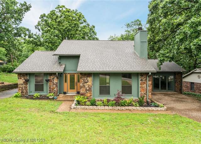 Property at 1718 Prestwick Dr, Fort Smith, AR 72908, 3 beds, 2 baths