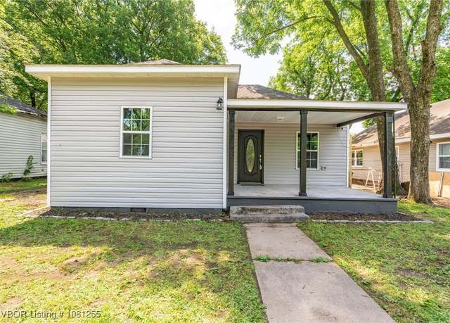 Property at 618 Sycamore St, Van Buren, AR 72956, 3 beds, 2 baths