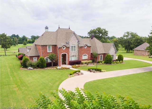Property at 7201 Highland Park Dr, Fort Smith, AR 72916, 4 beds, 4 baths