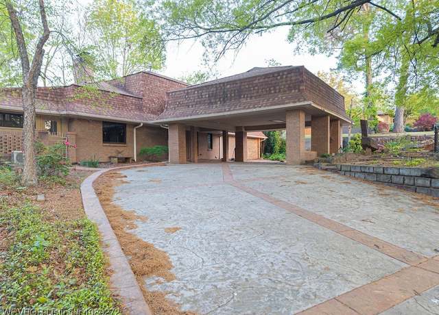 Property at 1013 S 74th St, Fort Smith, AR 72903, 7 beds, 4.5 baths