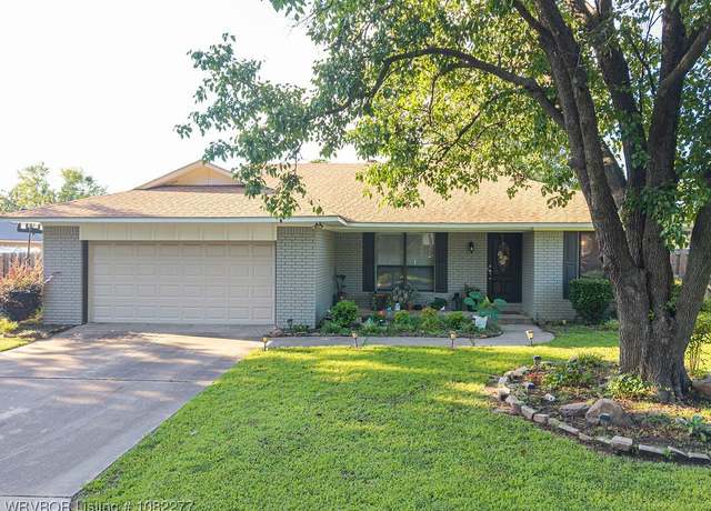 Property at 2509 Roxbury Ln, Fort Smith, AR 72908, 3 beds, 2 baths