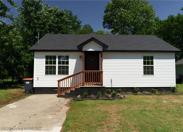 Property at 406 N 23rd St, Van Buren, AR 72956, 3 beds, 2 baths