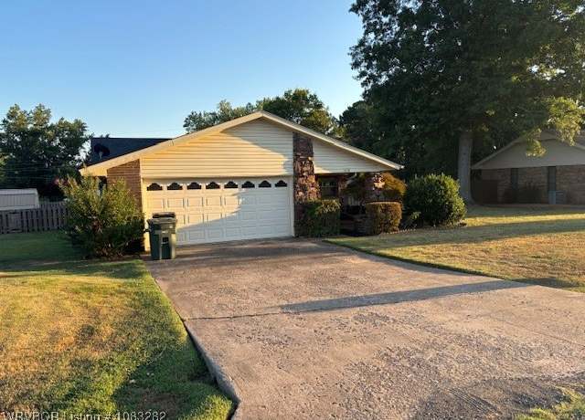 Property at 1408 Lessley Ln, Sallisaw, OK 74955, 3 beds, 2 baths