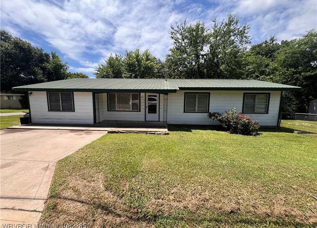 Property at 410 Oklahoma Ave, Poteau, OK 74953, 4 beds, 1.5 baths