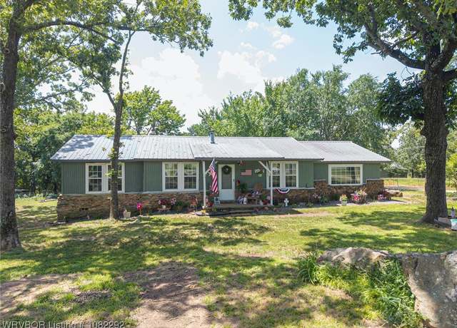 Property at 462386 E 1026 Rd, Sallisaw, OK 74955, 3 beds, 2 baths