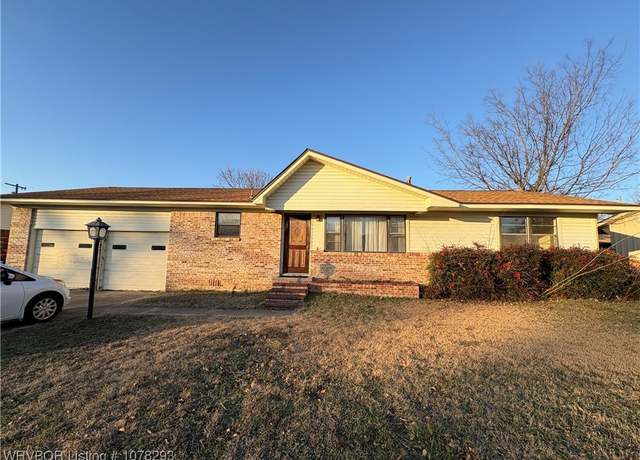 Property at 1511 Gary St, Fort Smith, AR 72901, 3 beds, 2 baths