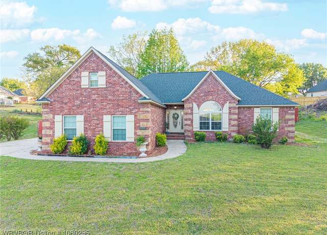 Property at 609 Jenny Wren St, Van Buren, AR 72956, 3 beds, 2.5 baths