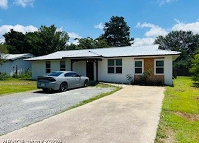 Property at 405 Prewitt St, Talihina, OK 74571, 4 beds, 2 baths