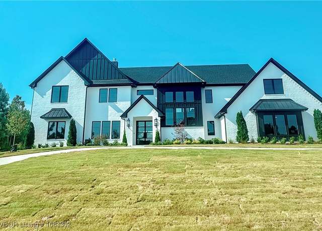 Property at 8724 Rombauer Pt, Fort Smith, AR 72916, 5 beds, 5 baths