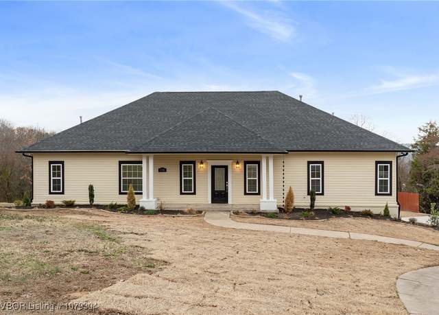 Property at 1401 Azure Hills Dr, Van Buren, AR 72956, 5 beds, 4 baths