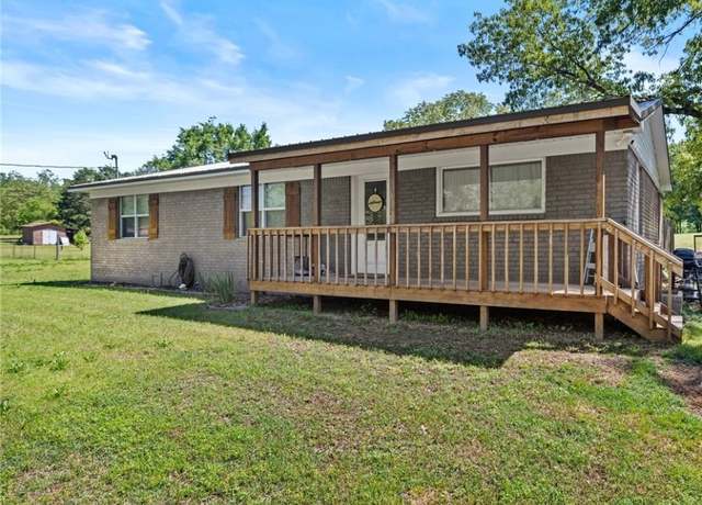 Property at 3138 Twin Oaks Rd, Van Buren, AR 72956, 3 beds, 2 baths