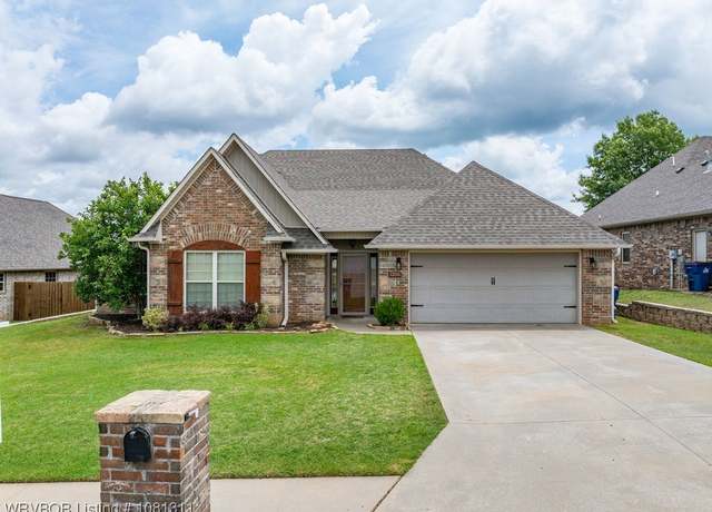 Property at 12115 Sapling Dr, Fort Smith, AR 72916, 4 beds, 2 baths