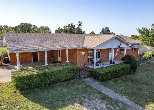 Property at 1201 Lisa Ln, Van Buren, AR 72956, 3 beds, 2 baths