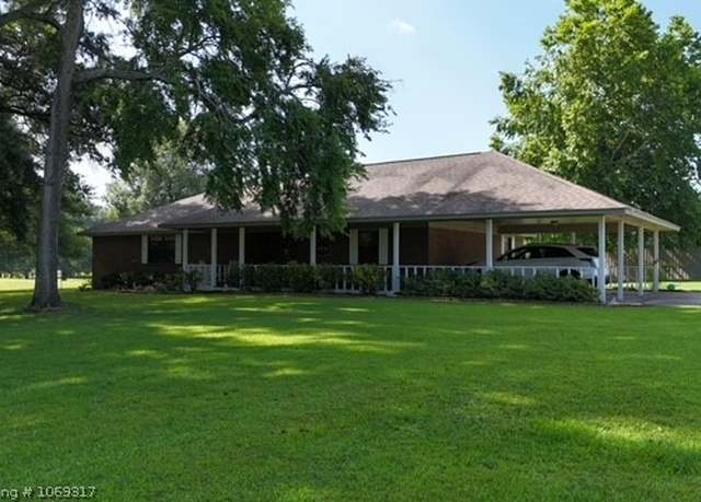Property at 628 E Badger Lee Rd, Sallisaw, OK 74955, 3 beds, 2 baths