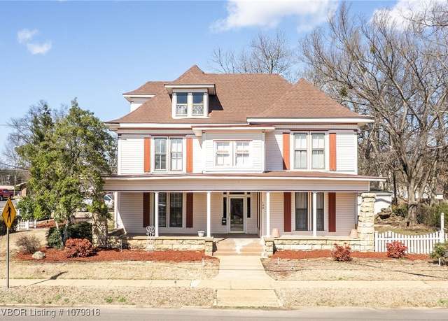 Property at 100 E Commercial St, Ozark, AR 72949, 5 beds, 4 baths