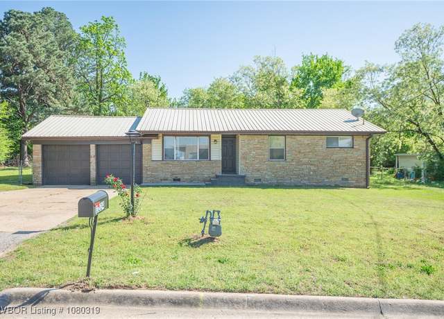 Property at 1224 School St, Fort Smith, AR 72908, 3 beds, 2 baths