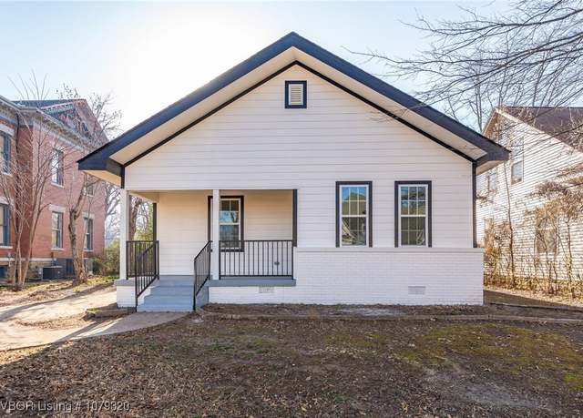 Property at 214 17th St, Fort Smith, AR 72901, 4 beds, 2 baths