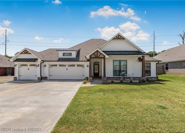 Property at 528 Aster St, Van Buren, AR 72956, 4 beds, 2 baths