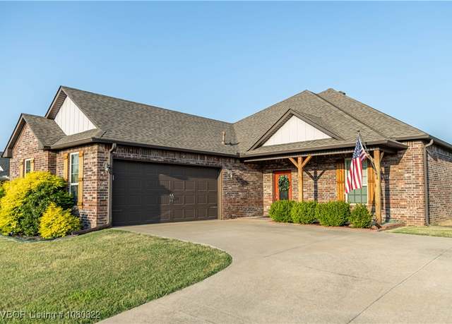 Property at 8807 S 36th Ter, Fort Smith, AR 72908, 3 beds, 2 baths