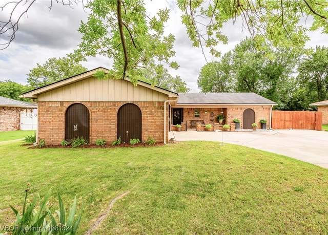 Property at 6416 Carthage St, Fort Smith, AR 72903, 3 beds, 2 baths