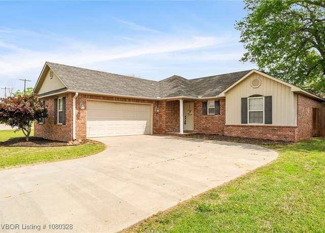 Property at 444 Hoyt Ct, Alma, AR 72921, 3 beds, 2 baths