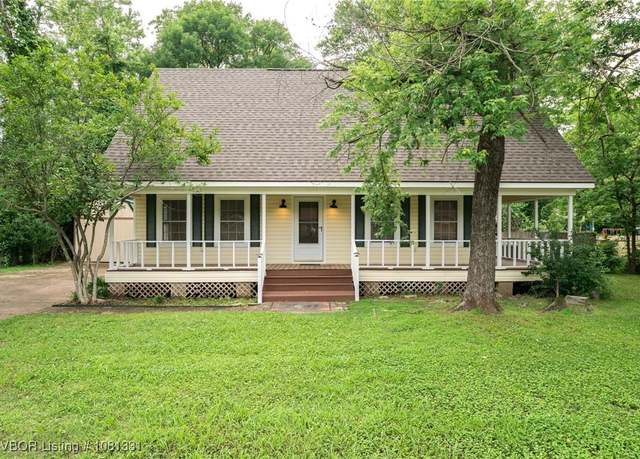 Property at 505 7th St, Barling, AR 72923, 3 beds, 2 baths