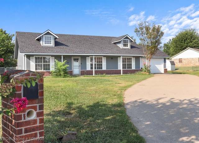Property at 219 Georgia Pl, Poteau, OK 74953, 3 beds, 2 baths