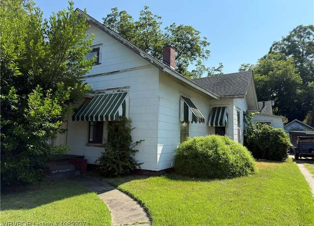 Property at 16 N 15th St, Van Buren, AR 72956, 3 beds, 2 baths