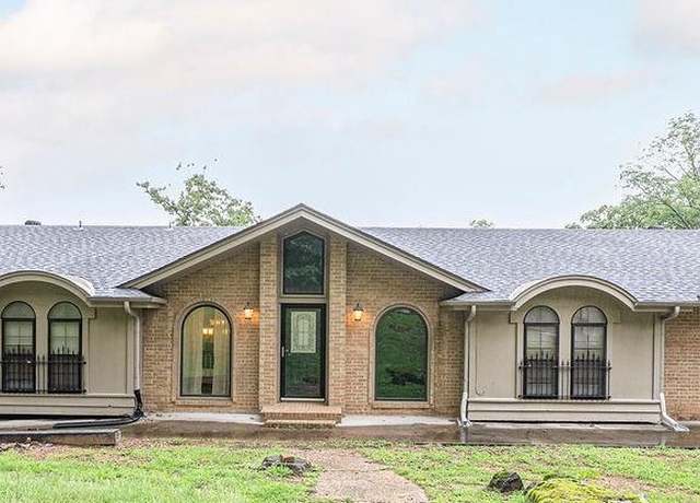 Property at 2905 S 58th St, Fort Smith, AR 72903, 4 beds, 3 baths