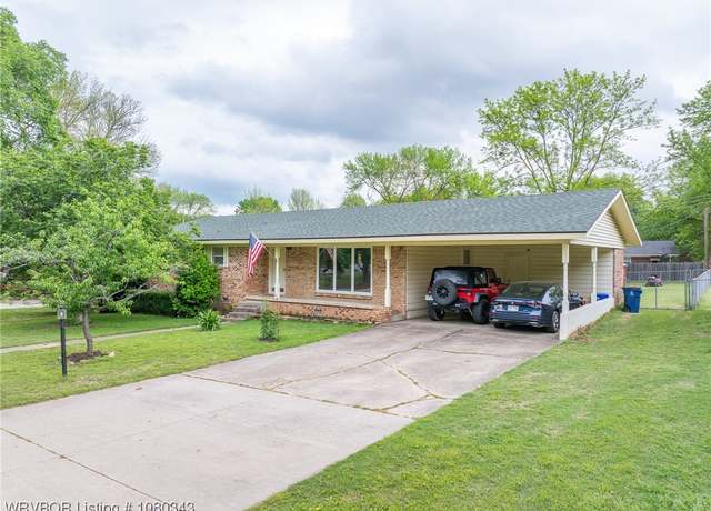 Property at 935 S 66th St, Fort Smith, AR 72903, 3 beds, 2 baths