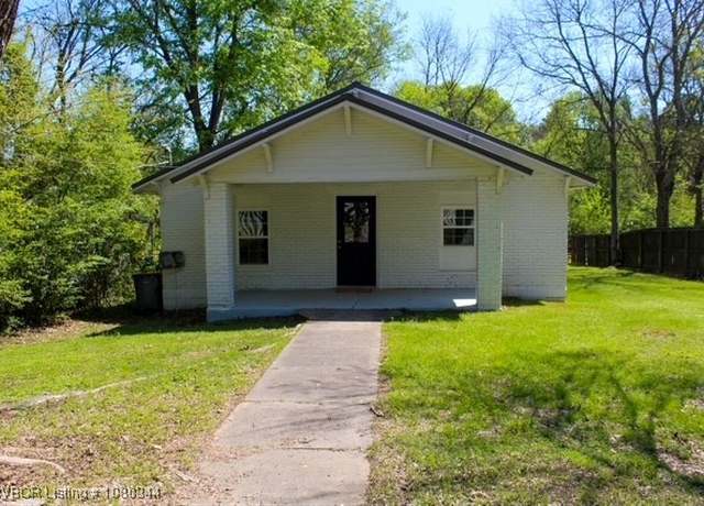 Property at 400 N 4th St, Lavaca, AR 72941, 4 beds, 1 bath
