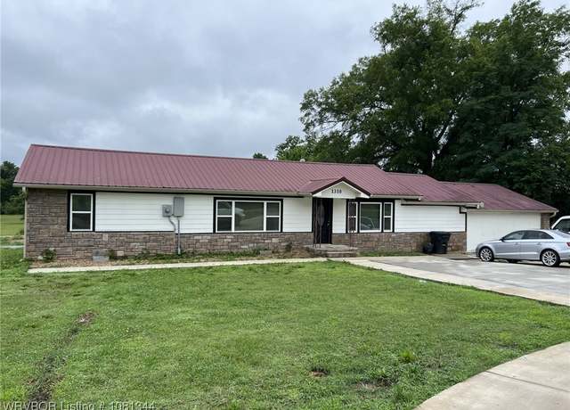 Property at 1310 E Wood St, Paris, AR 72855, 5 beds, 3 baths