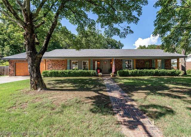 Property at 6515 Meadow Cliff Dr, Fort Smith, AR 72903, 3 beds, 2 baths