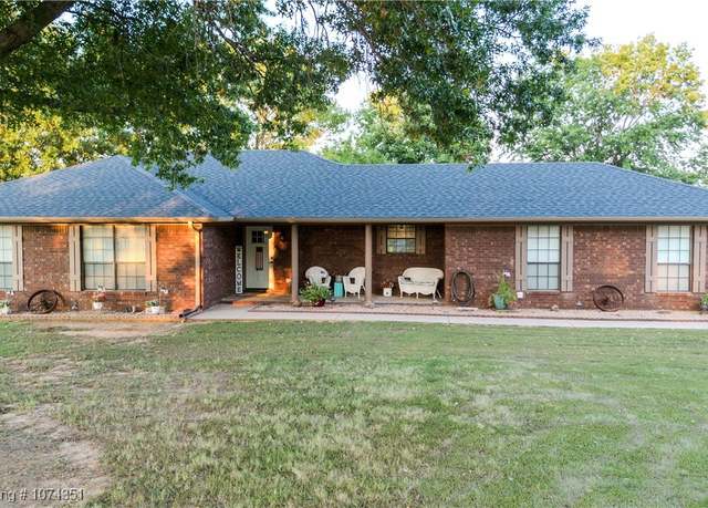 Property at 1504 Charmont Dr, Charleston, AR 72933, 4 beds, 2.5 baths